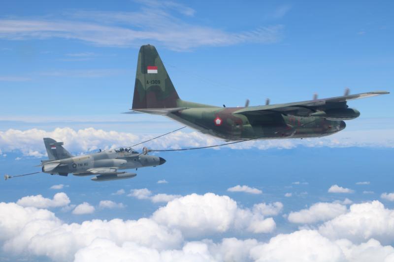 Hawk Skadron Udara 12 Sukses Jalani Latihan Air to Air Refuelling